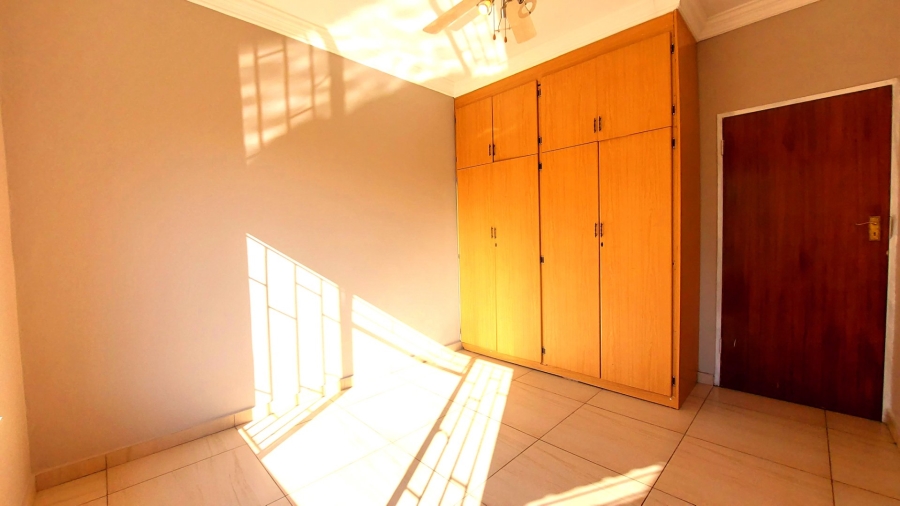 6 Bedroom Property for Sale in Ifafi North West